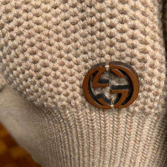 GUCCI Rear 100% Wool Sweater with wood LOGO GG on side.Hard to find. s M - Picture 4 of 16